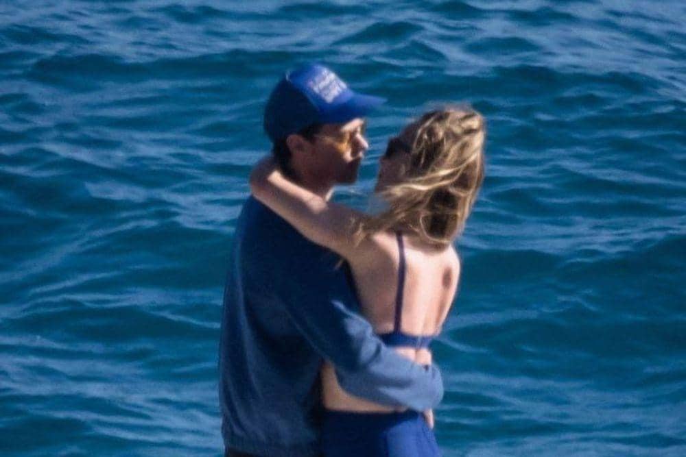 /twitter.com/HeliyaSantiego