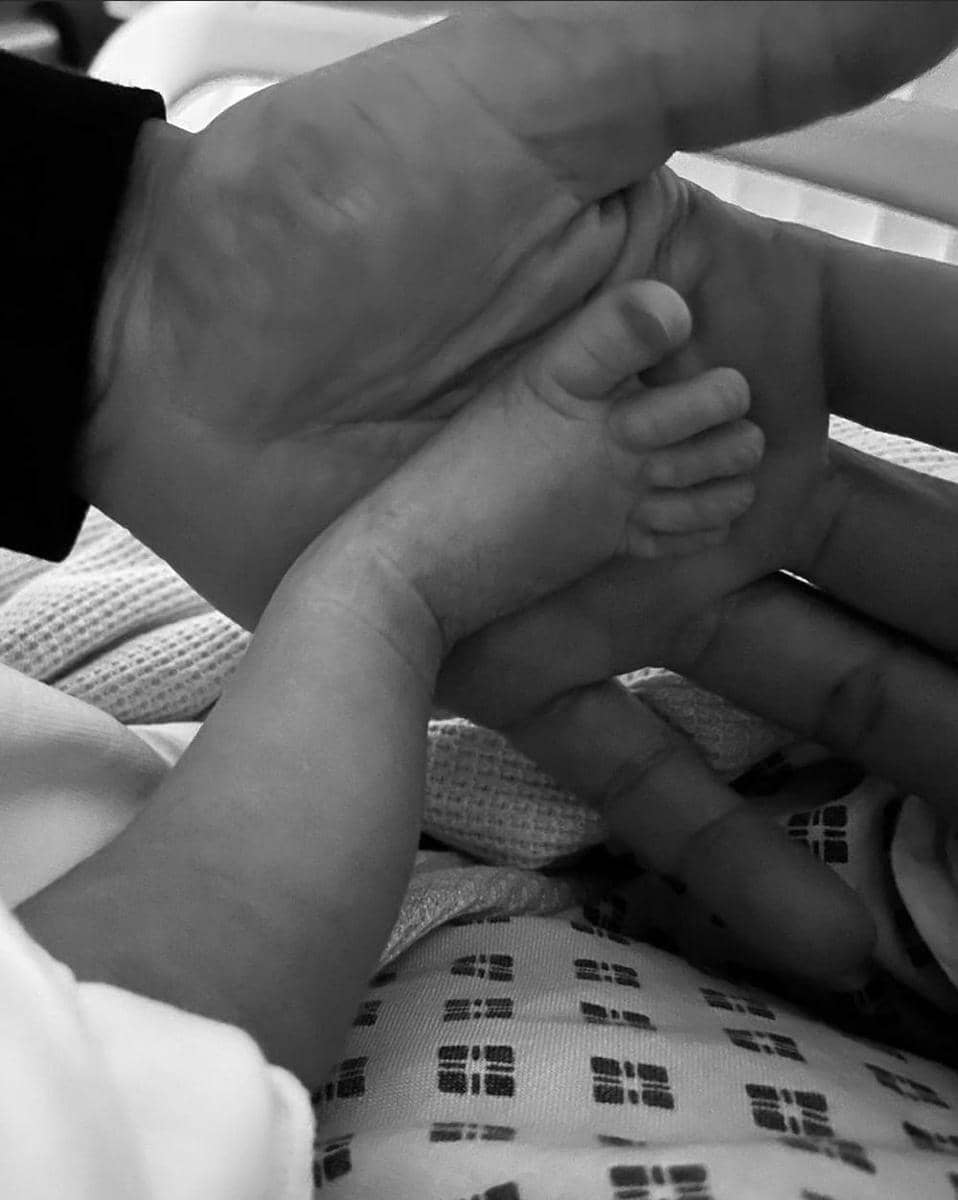 instagram.com/perrieedward