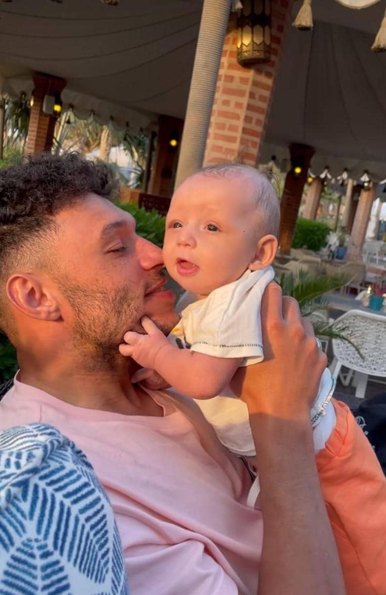 instagram.com/perrieedwards