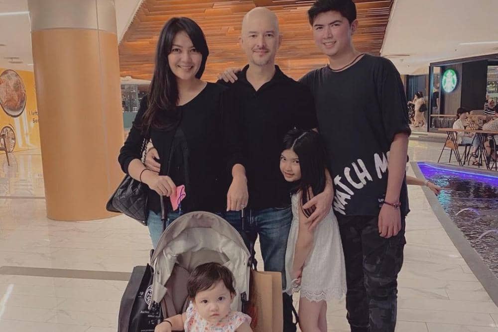 instagram.com/melinaatian