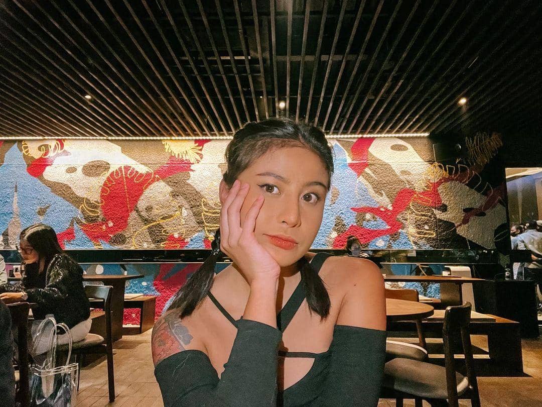 instagram.com/awkarin