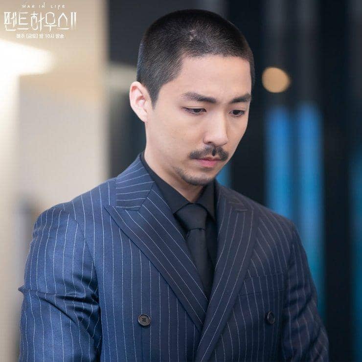 dok.SBS/The Penthouse: War in Life