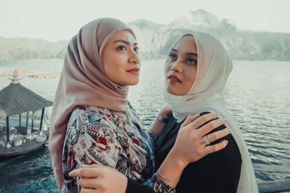 instagram.com/nathalieholscher