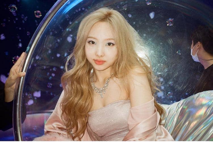 instagram.com/nayeonyny