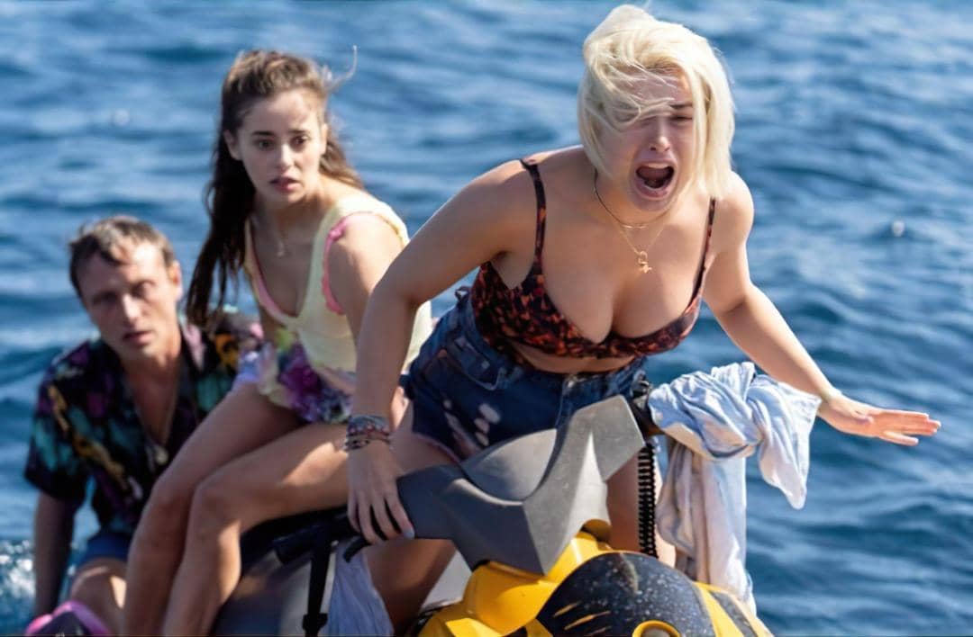 Foto Adegan Shark Bait