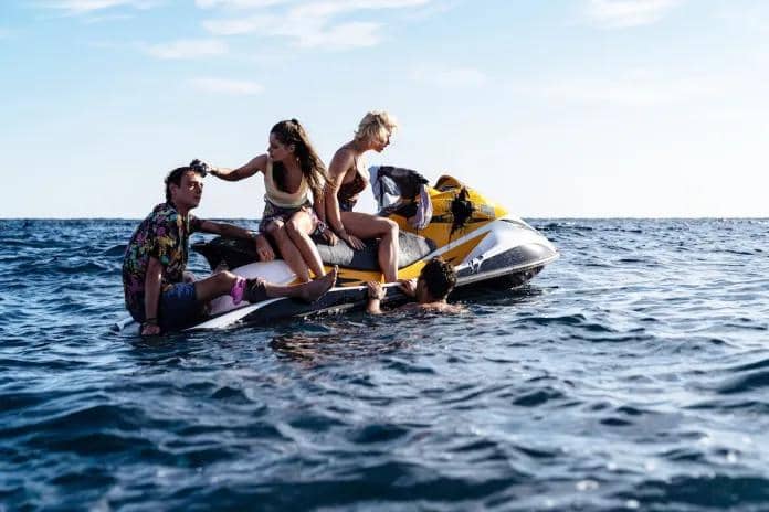 Foto Adegan Shark Bait