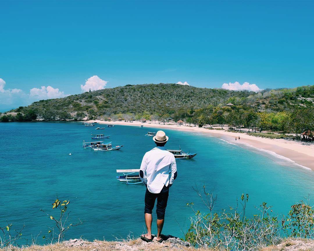 9 Destinasi Pantai Pink Terindah di Dunia yang Wajib Dikunjungi 