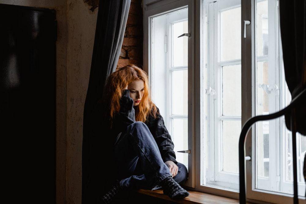 7 Zodiak yang Paling Overthinking, Bikin Stres Sendiri!