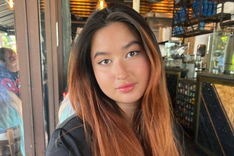 instagram.com/stephaniepoetri