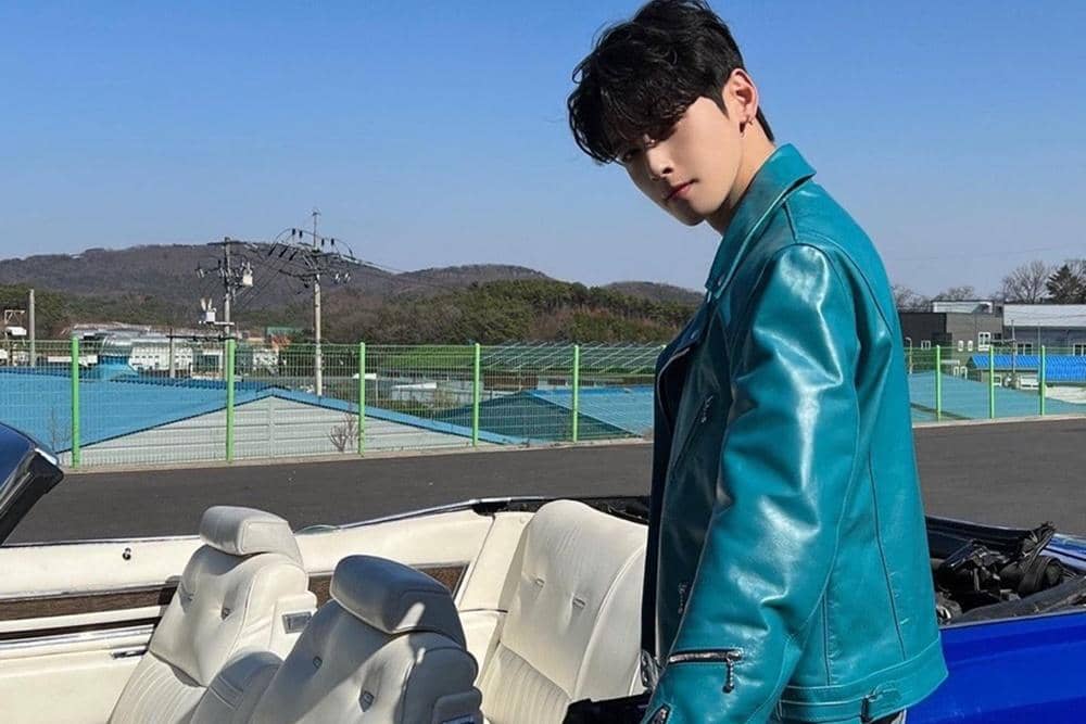 Instagram.com/eunwo.o_c