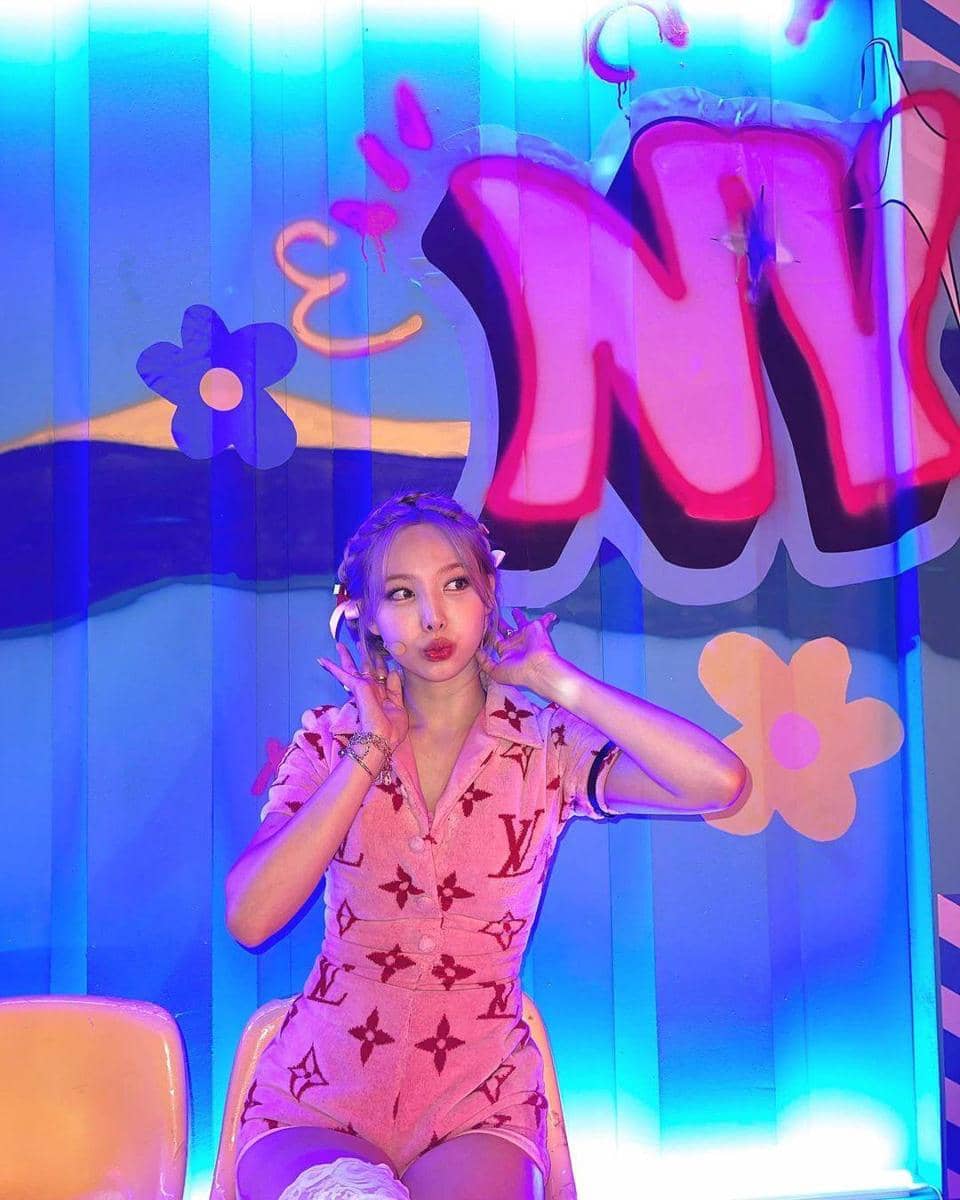 instagram.com/nayeonyny