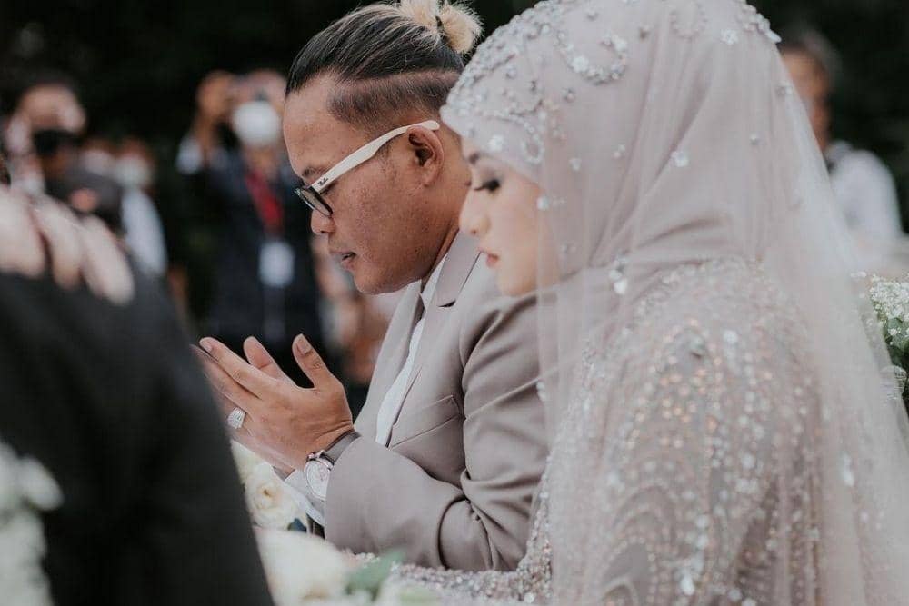 instagram.com/nathalieholscher