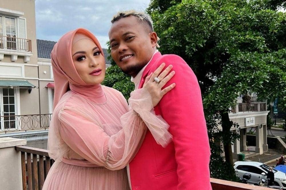 instagram.com/nathalieholscher