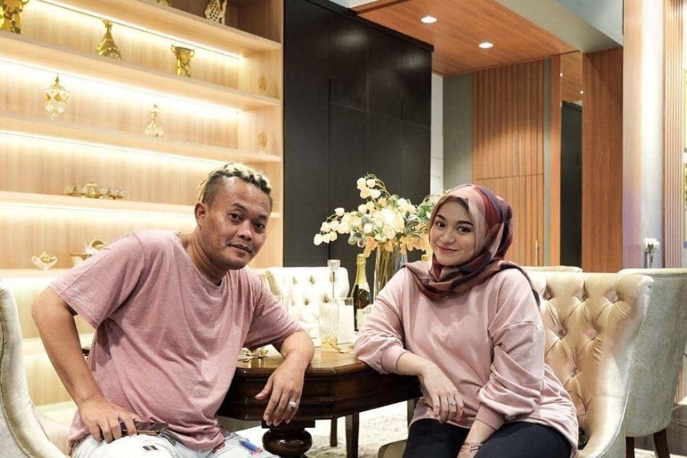 instagram.com/nathalieholscher