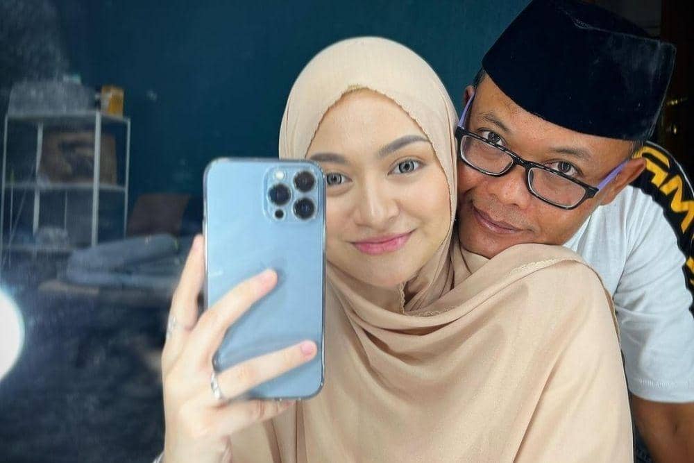 instagram.com/nathalieholscher