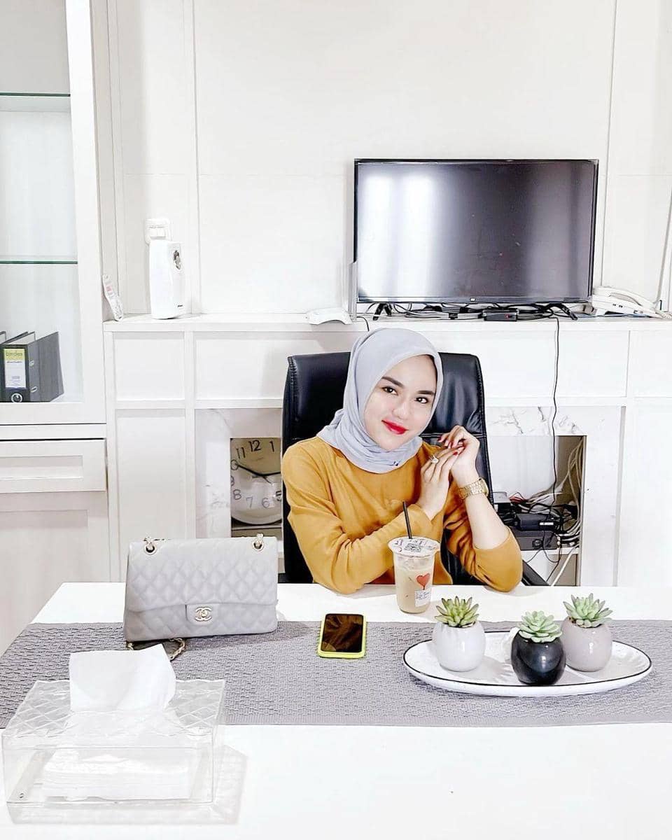 instagram.com/medinazein