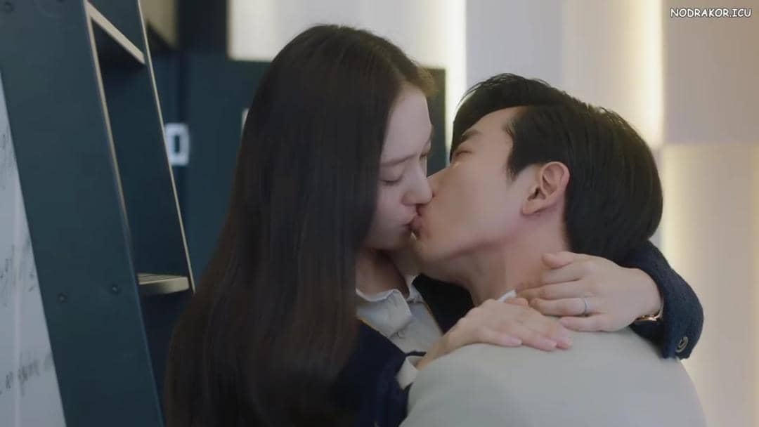 YouTube.com/Just Story