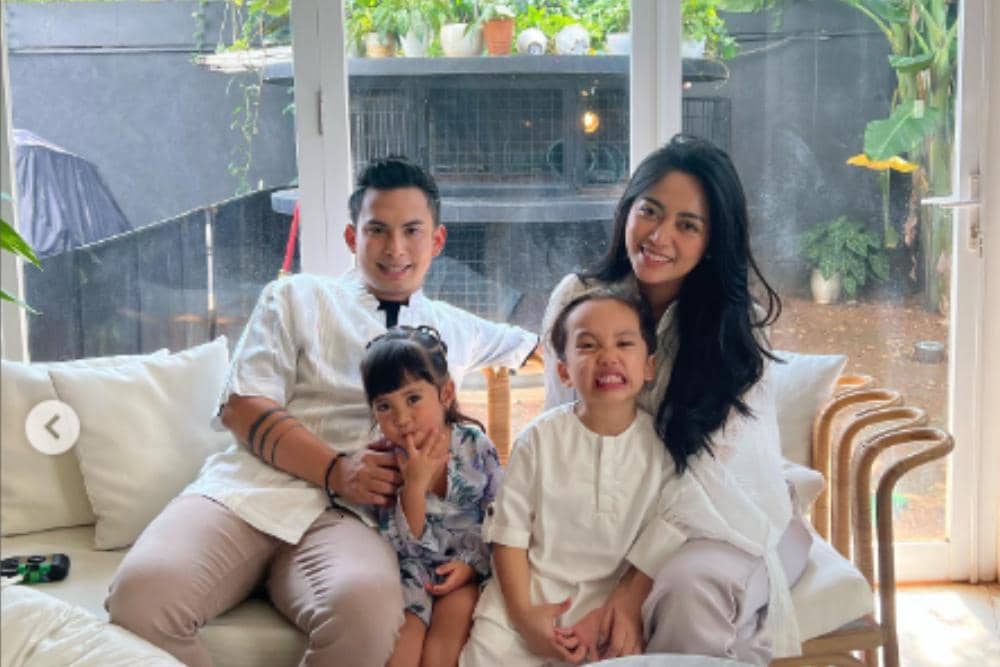 instagram.com/rachelvennya