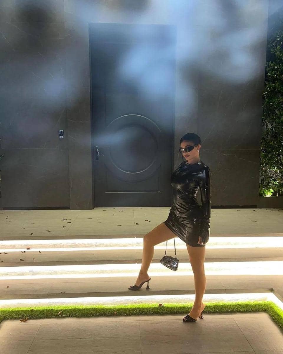 instagram.com/kyliejenner
