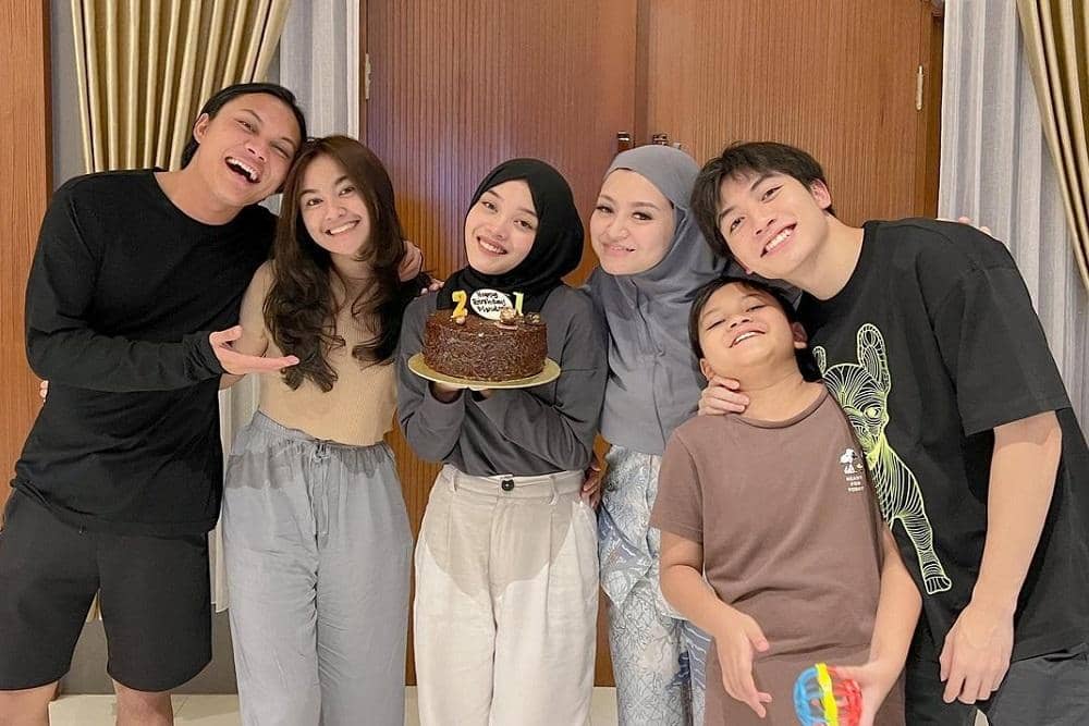 Instagram.com/putridelinaa