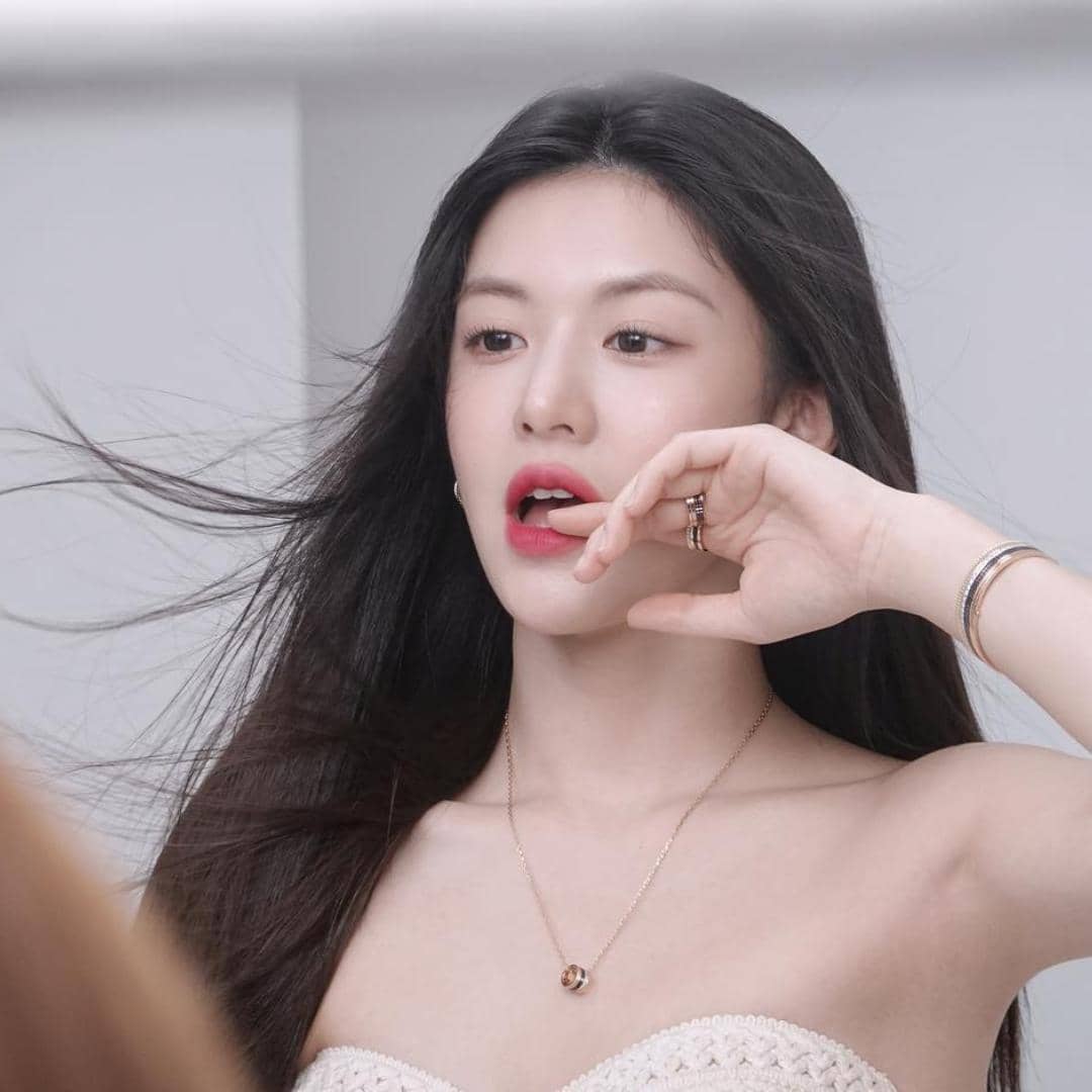 instagram.com/goyounjung