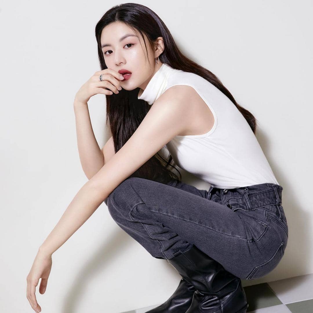 instagram.com/goyounjung