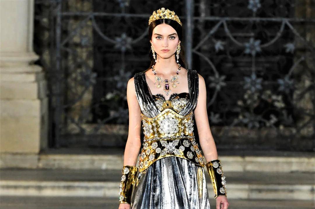Dolce & Gabbana Rayakan 10 Tahun Alta Moda dengan Koleksi Fantastis