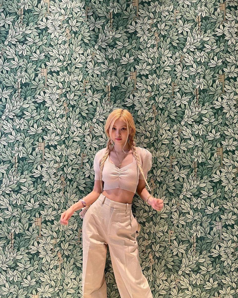 instagram.com/roses_are_rosie