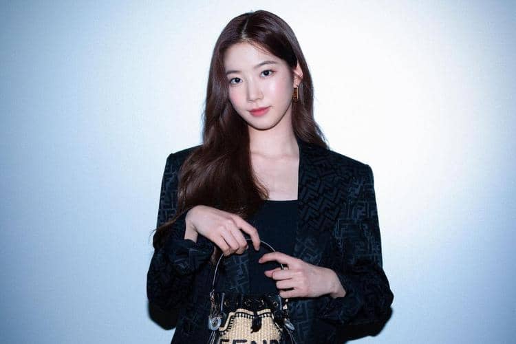 instagram.com/k_a_z_u_h_a__