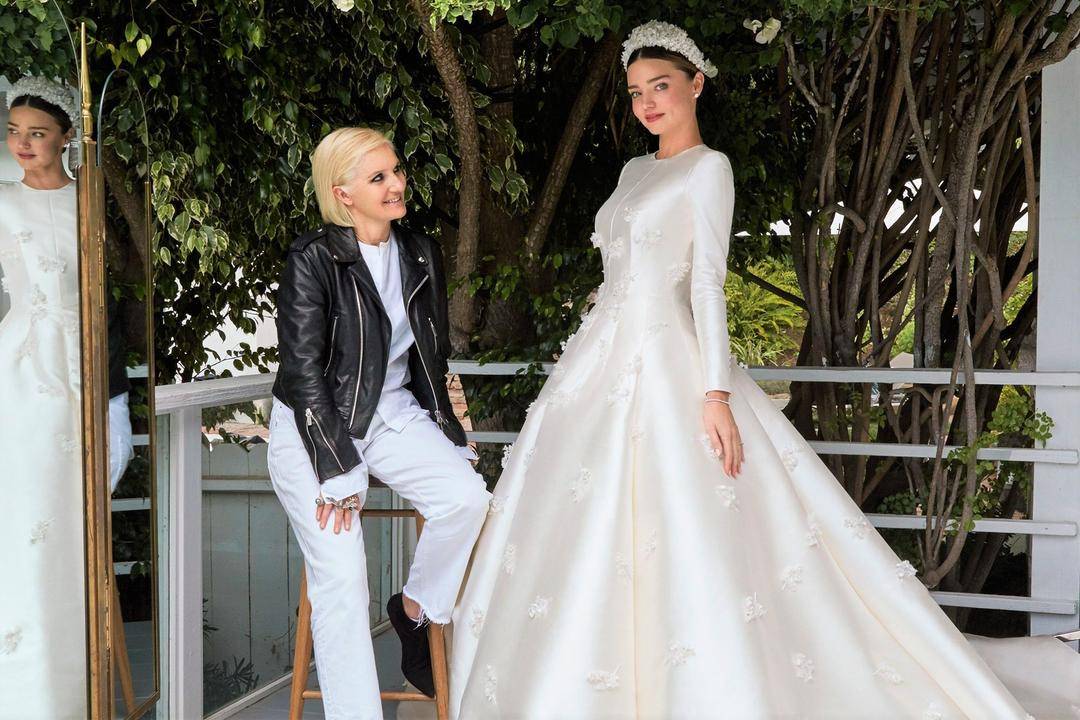 Gaun Pengantin Mewah yang Pernah Dipakai Para Model Victoria's Secret