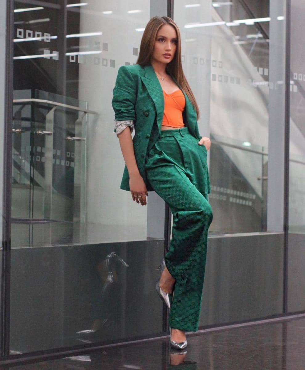 instagram.com/claurakiehl