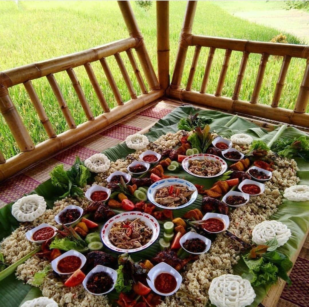 twitter.com/berhijabmerah