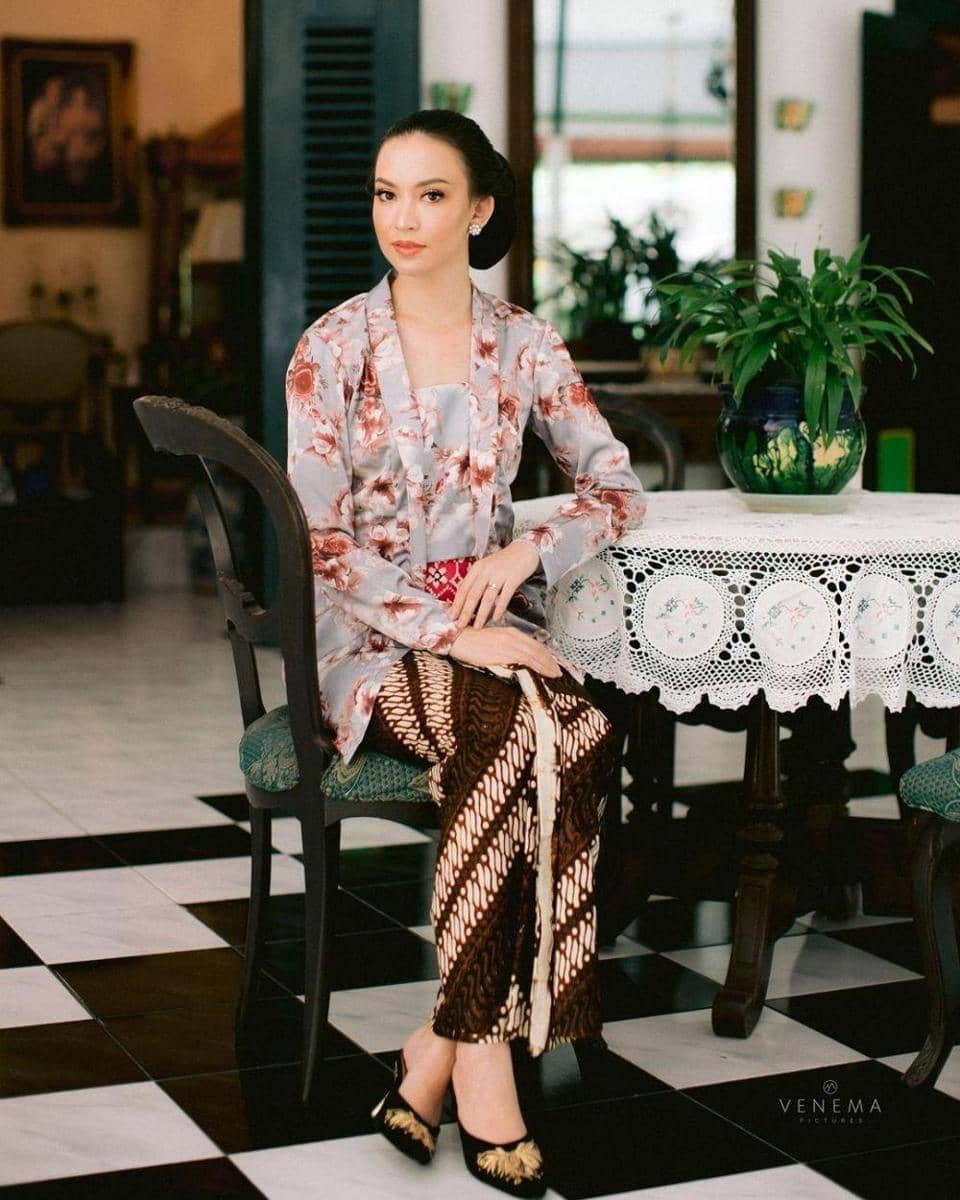 instagram.com/karinadila8921