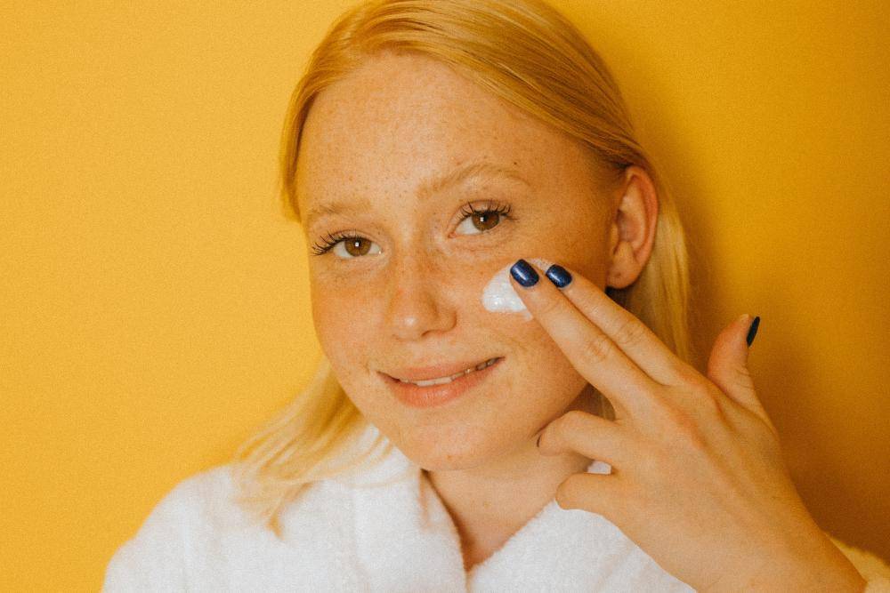 7 Skincare Remaja untuk Kulit Berminyak dan Berjerawat