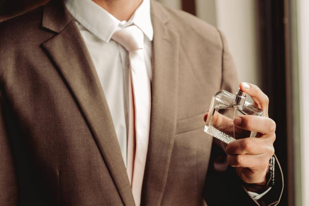 Rekomendasi Merek Parfum Pria Terbaik dan Tahan Lama 