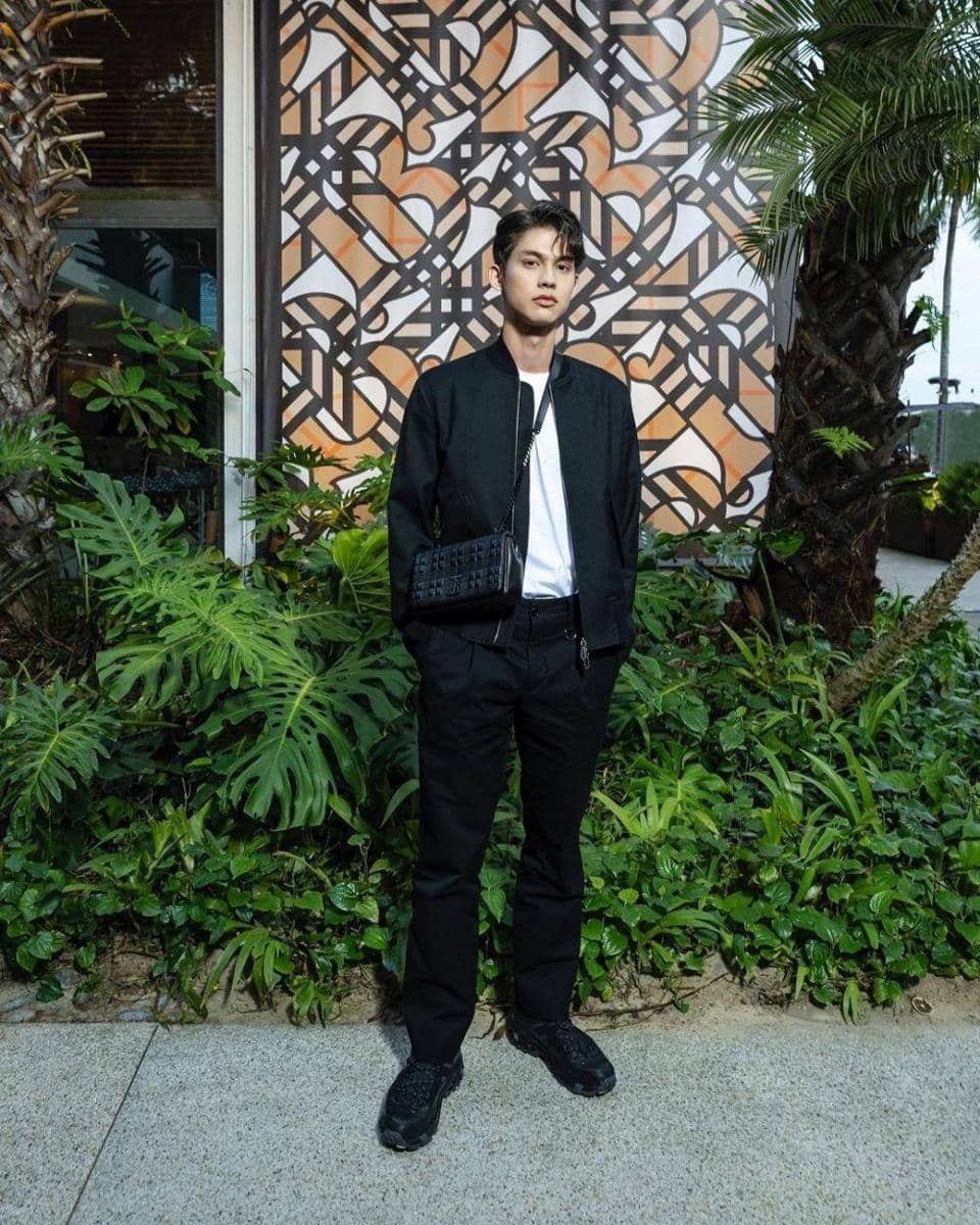 instagram.com/burberry