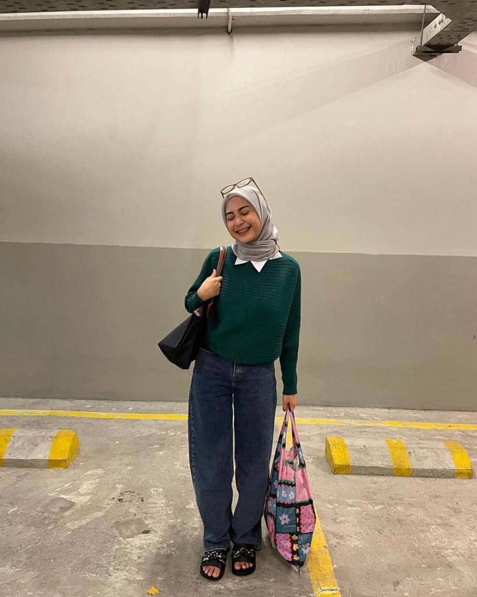 inspirasi outfit warna emerald green untuk hijabers 