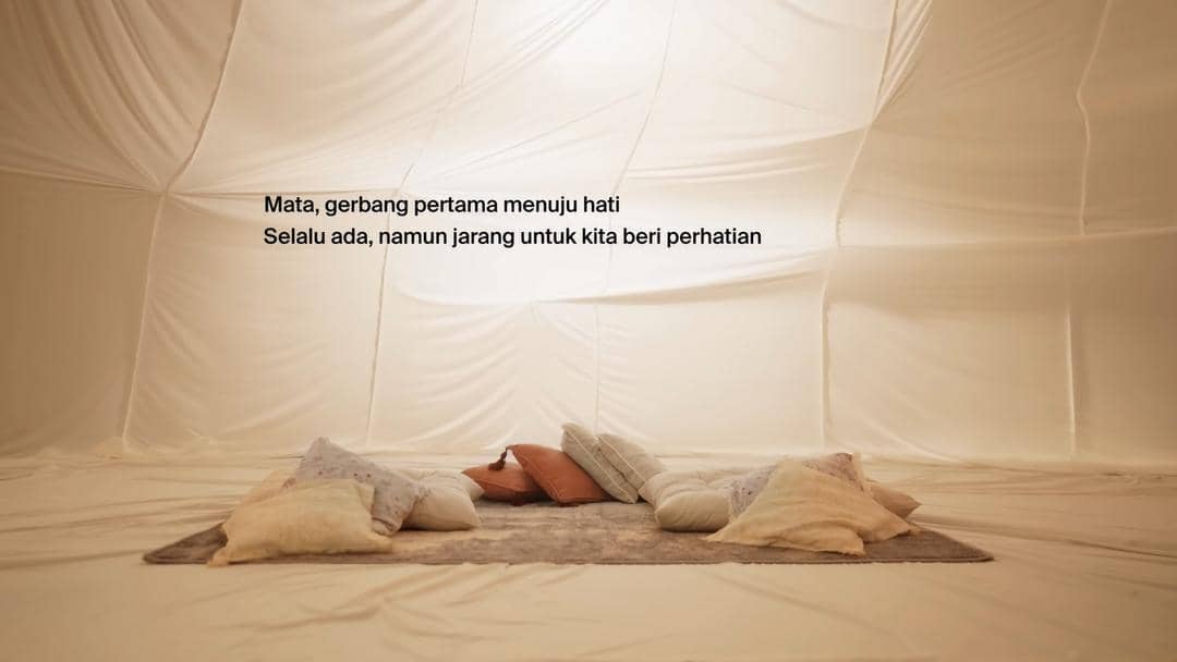 youtube.com/YURA YUNITA