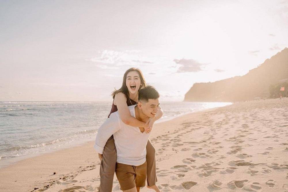 Rekor Pacaran Terlama, 9 Potret Romantis Ranty Maria dan Rayn Wijaya