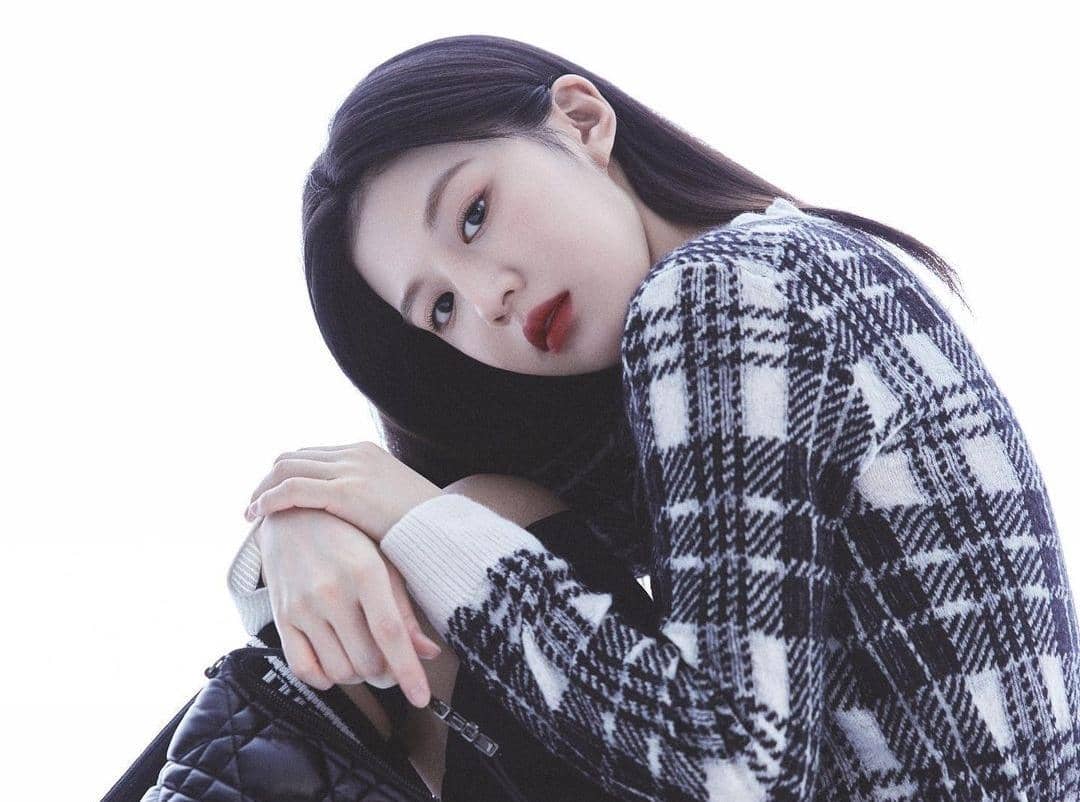 Instagram.com/goyounjung