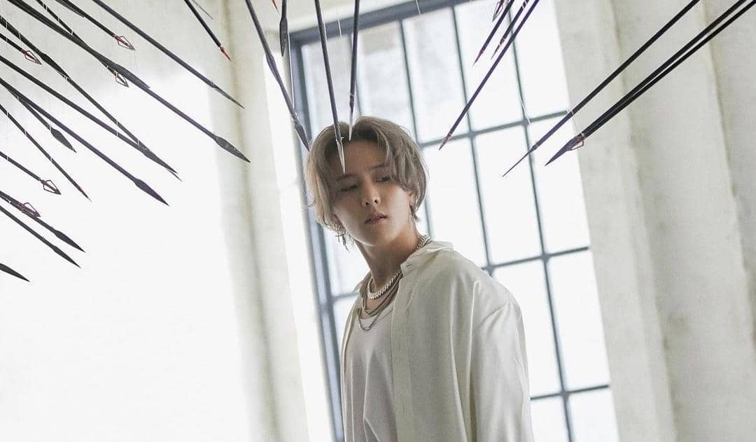 Pesona 7 Idol Kpop Cowok yang Pernah Tampil dengan Rambut Panjang