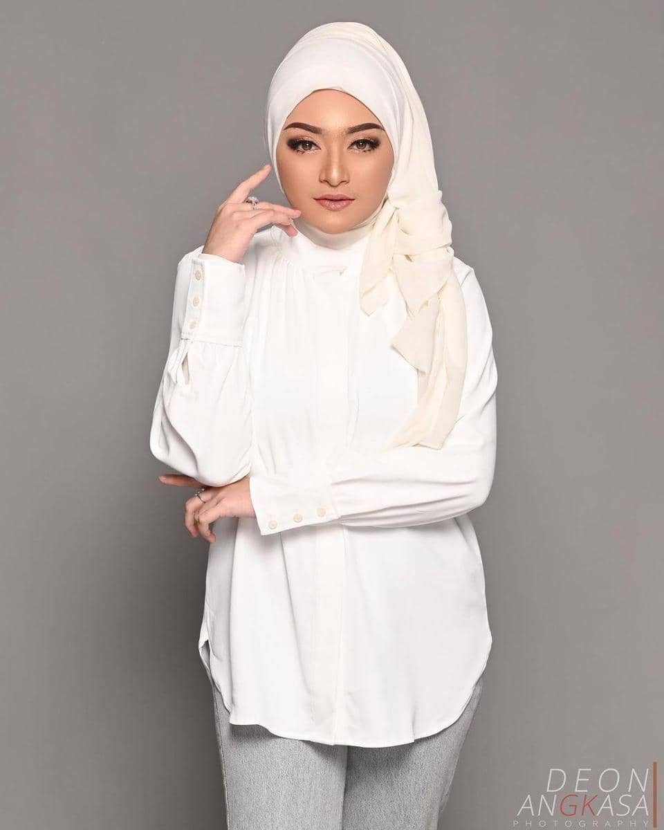 instagram.com/nathalieholscher