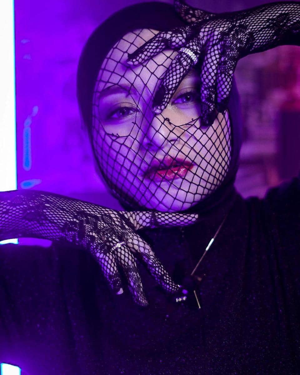 instagram.com/nathalieholscher