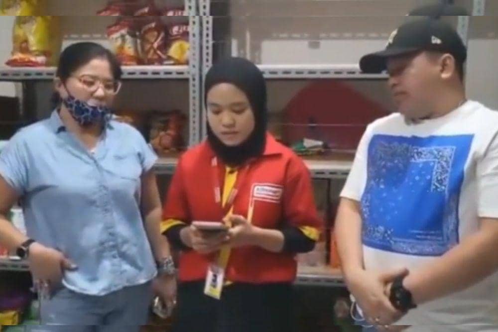 twitter.com/zoelfick