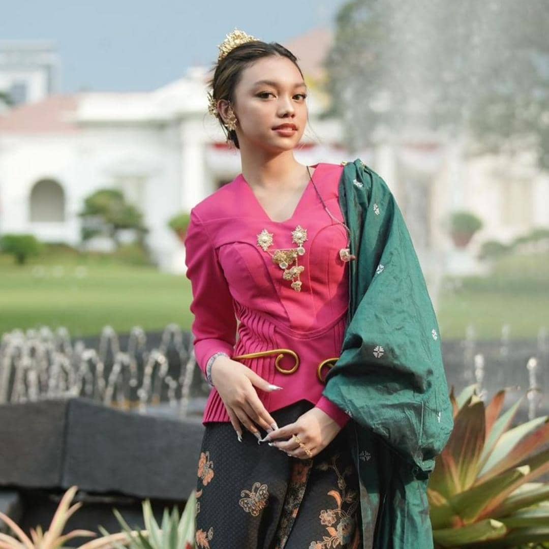 instagram.com/naura.ayu