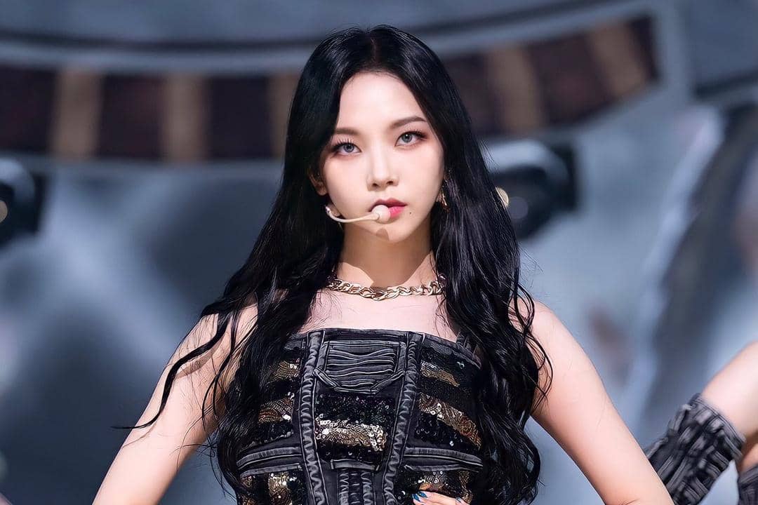 twitter.com/karinaaespa20