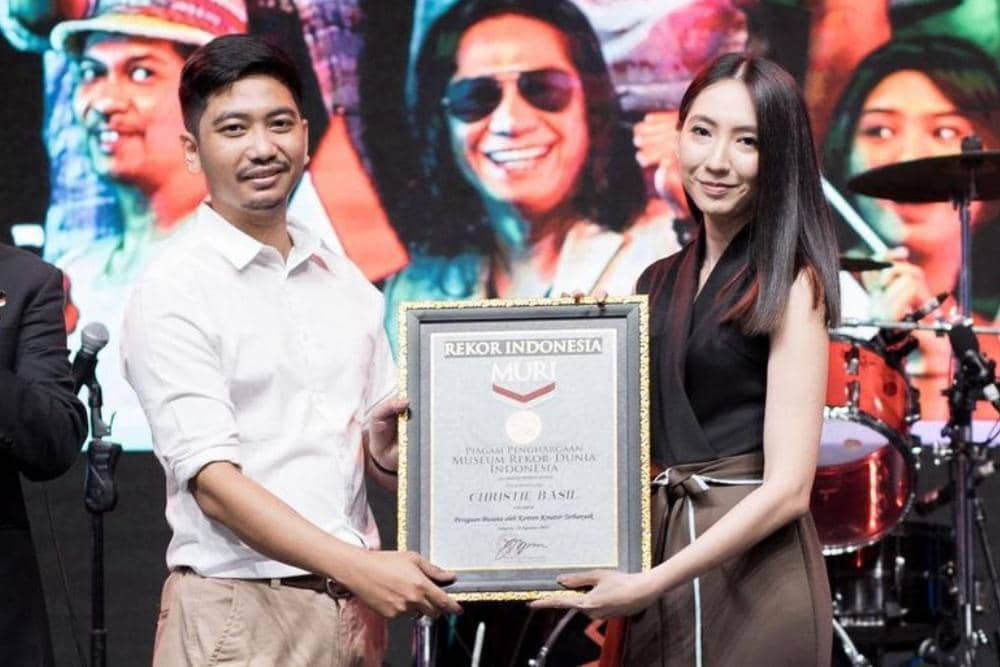 Instagram.com / christiebasil