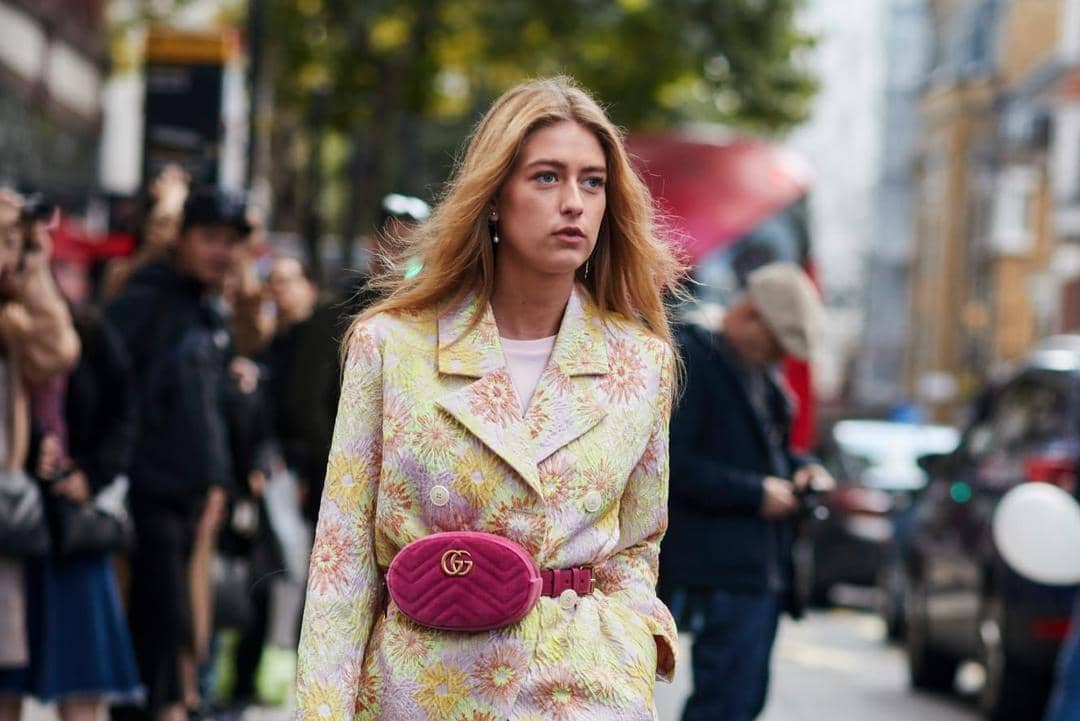 Tips Tampil Fancy Pakai Fanny Pack