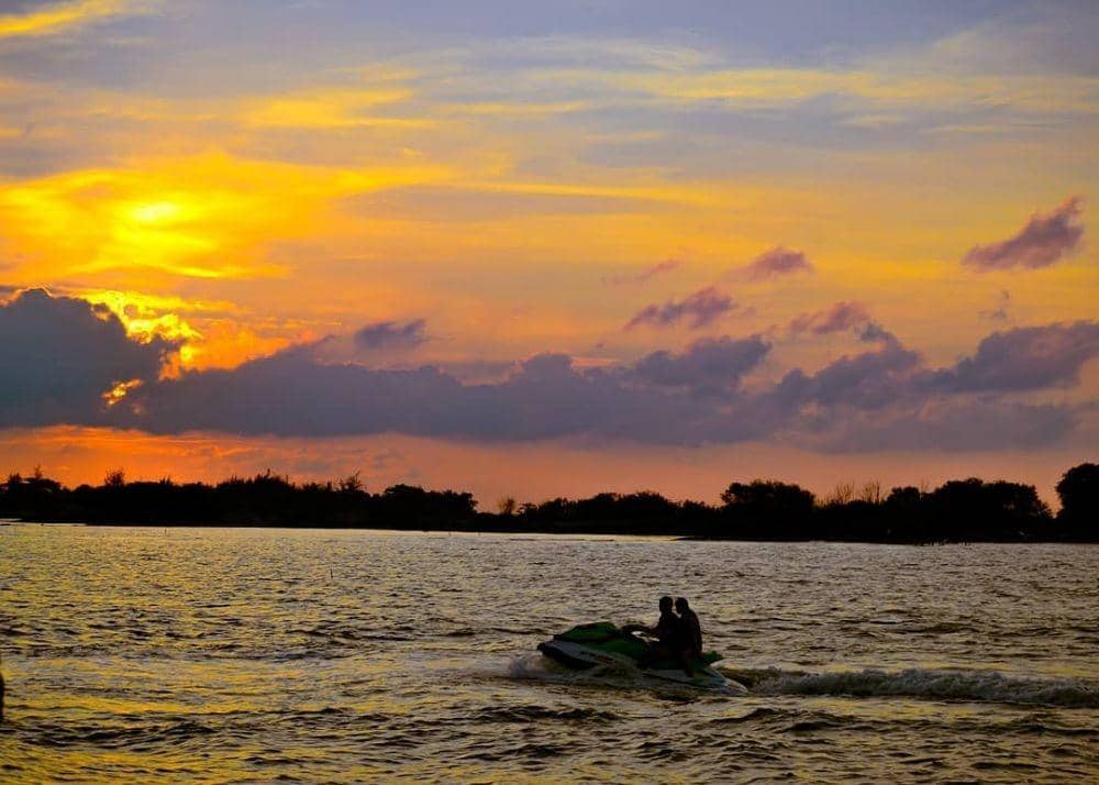 sunset di Pantai Marina, Semarang (Instagram.com/photoz_42)