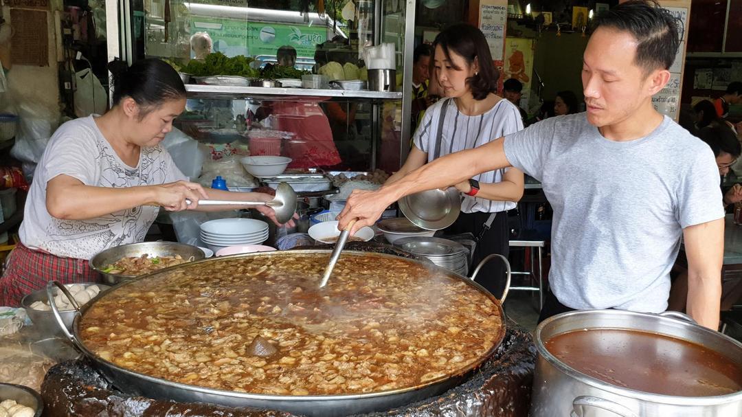 Unik! Restoran Thailand Menyajikan Kaldu yang Direbus Lebih 45 Tahun